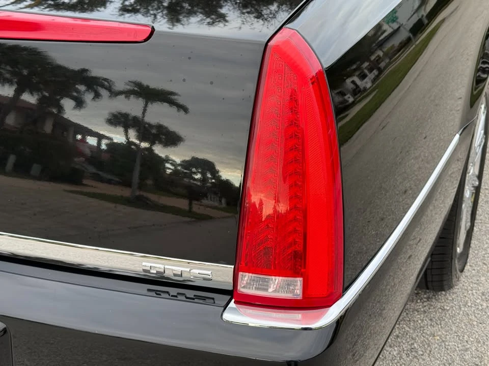 2010 Cadillac DTS - Image 5 of 20