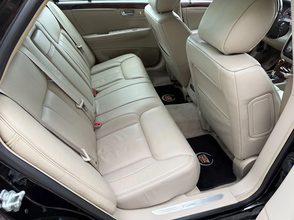 2010 Cadillac DTS - Image 18 of 20