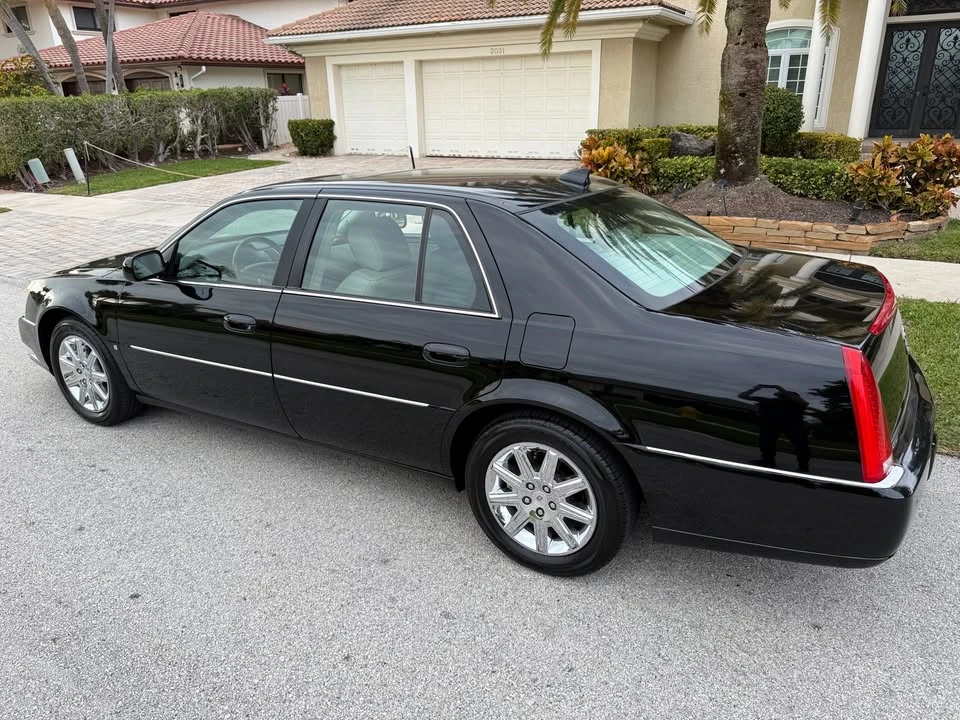 2010 Cadillac DTS - Image 7 of 20