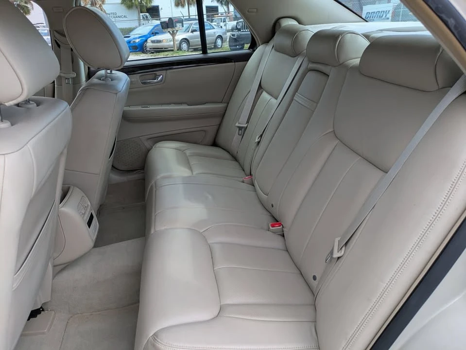2010 Cadillac DTS - Image 10 of 20