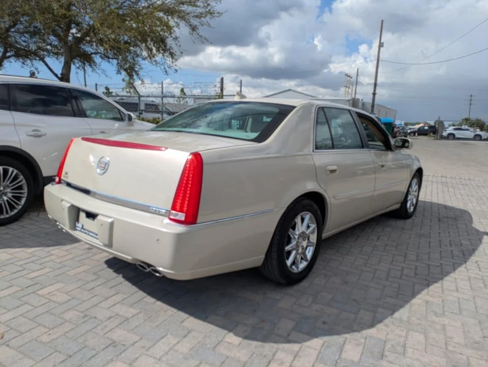 2010 Cadillac DTS - Image 3 of 20