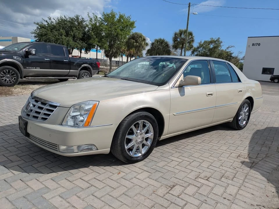 2010 Cadillac DTS - Image 6 of 20