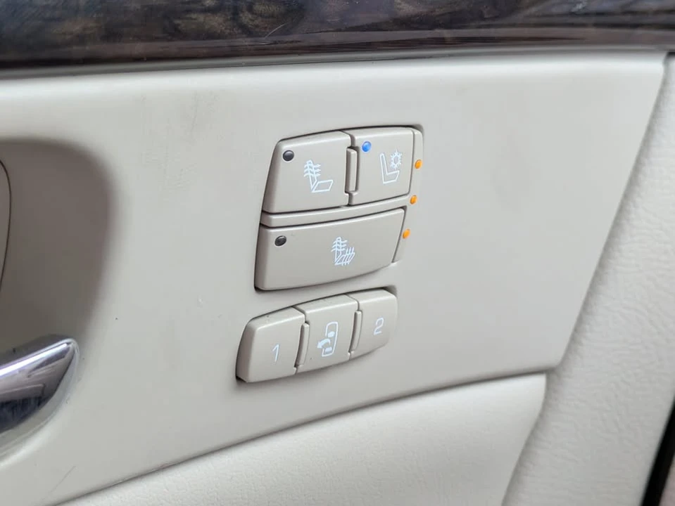 2010 Cadillac DTS - Image 18 of 20