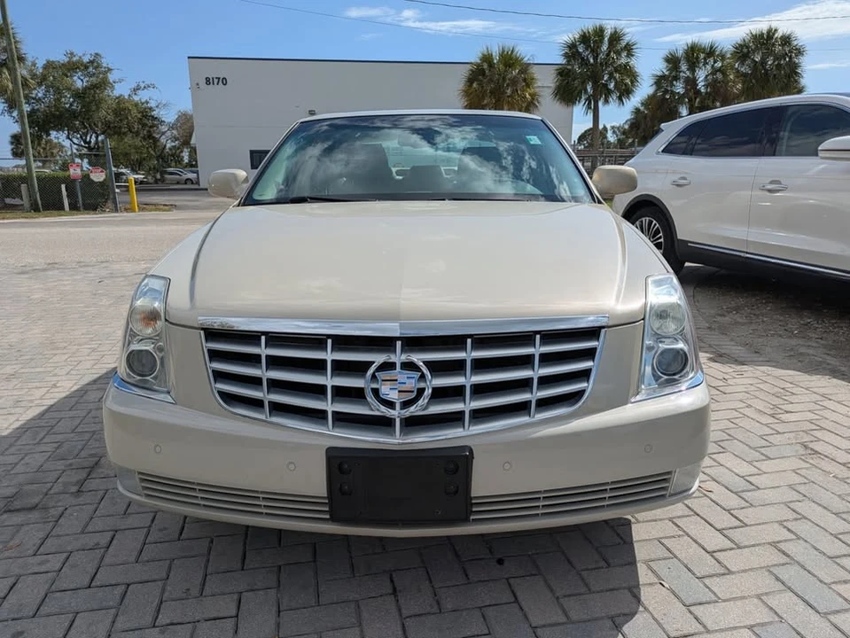 2010 Cadillac DTS - Image 7 of 20