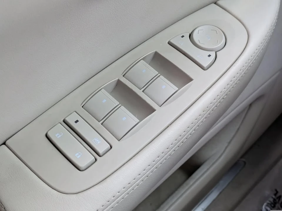 2010 Cadillac DTS - Image 17 of 20