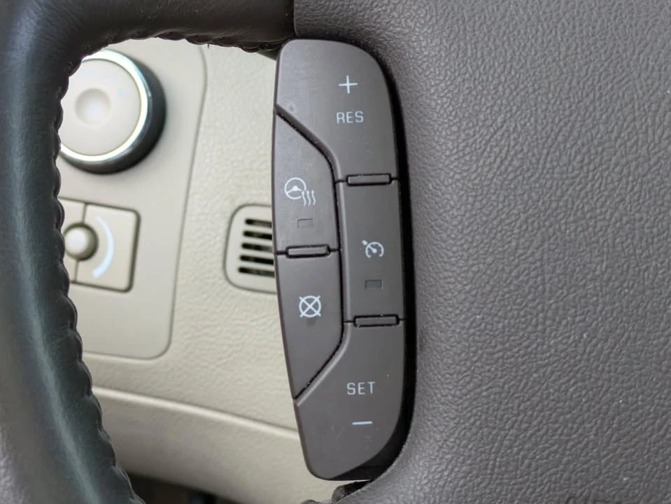 2010 Cadillac DTS - Image 19 of 20