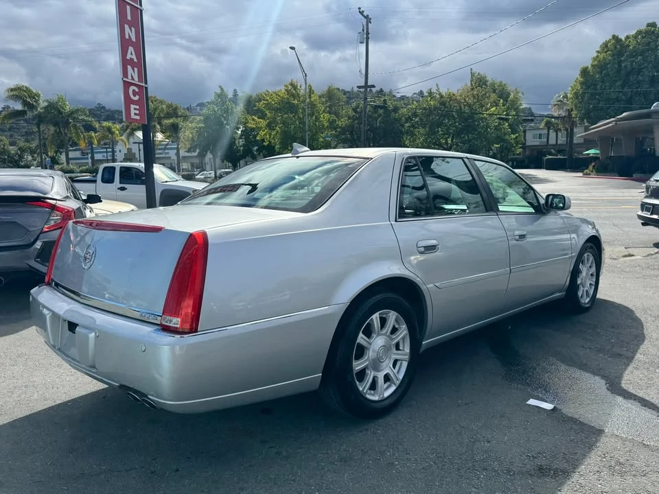 2010 Cadillac DTS - Image 3 of 12