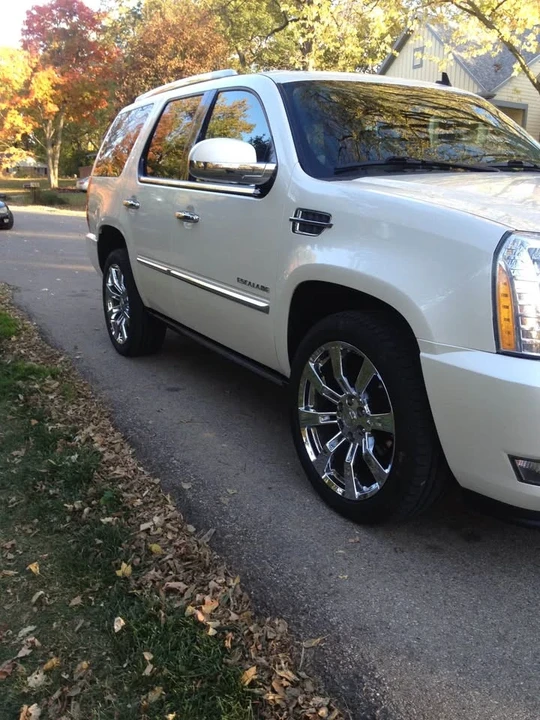2010 Cadillac Escalade & EXT 3rd Gen - Image 5 of 5