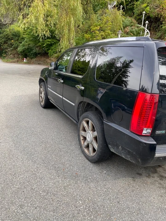 2010 Cadillac Escalade & EXT 2nd Gen - Image 2 of 2