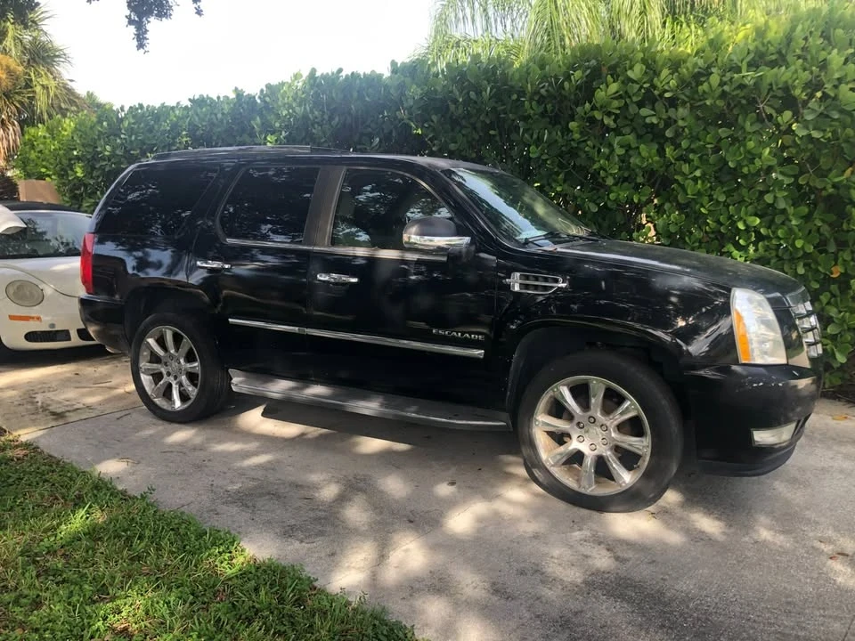 2010 Cadillac Escalade & EXT 3rd Gen - Image 2 of 11