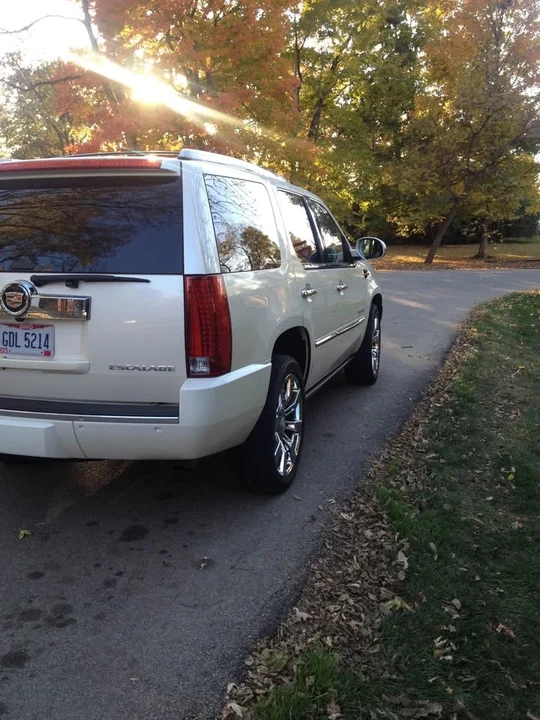 2010 Cadillac Escalade & EXT 3rd Gen - Image 3 of 5