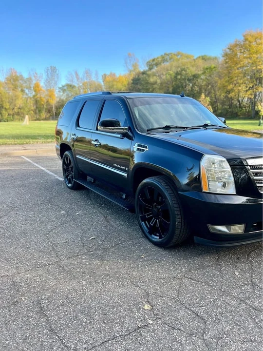 2010 Cadillac Escalade & EXT 3rd Gen - Image 2 of 13
