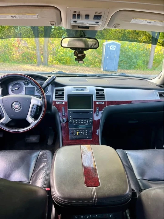 2010 Cadillac Escalade & EXT 3rd Gen - Image 11 of 13