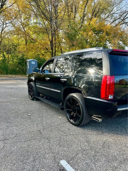 2010 Cadillac Escalade & EXT 3rd Gen - Image 4 of 13