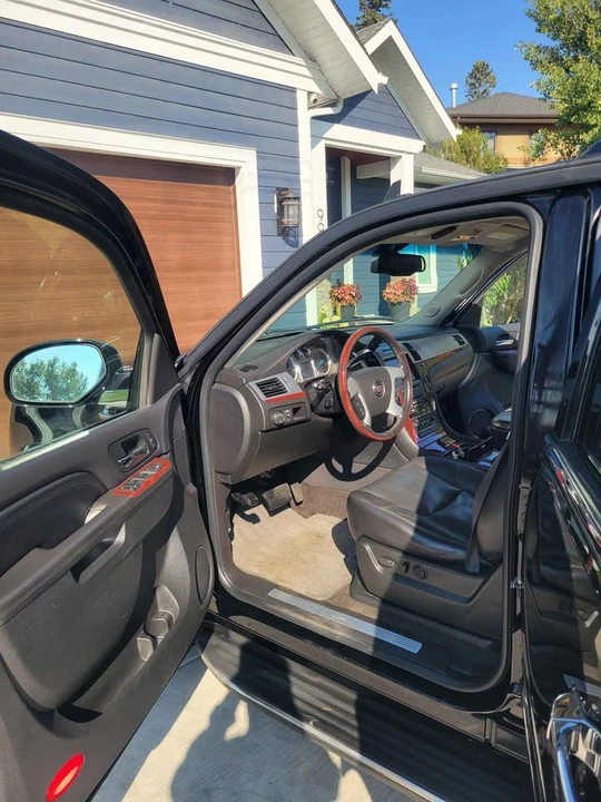 2010 Cadillac Escalade & EXT 3rd Gen - Image 6 of 11
