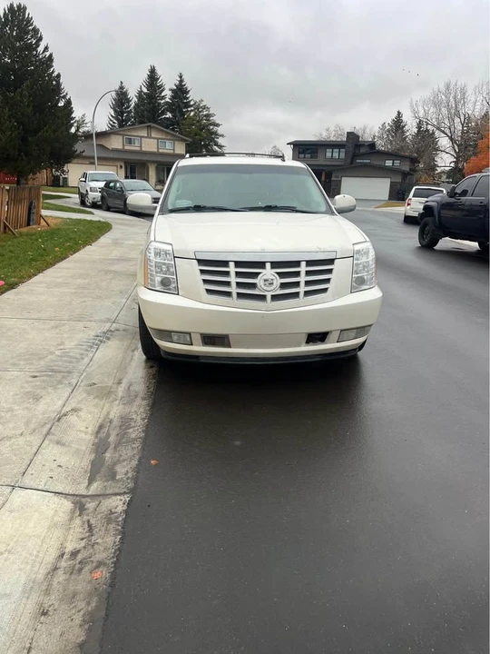 2010 Cadillac Escalade & EXT 3rd Gen - Image 2 of 8