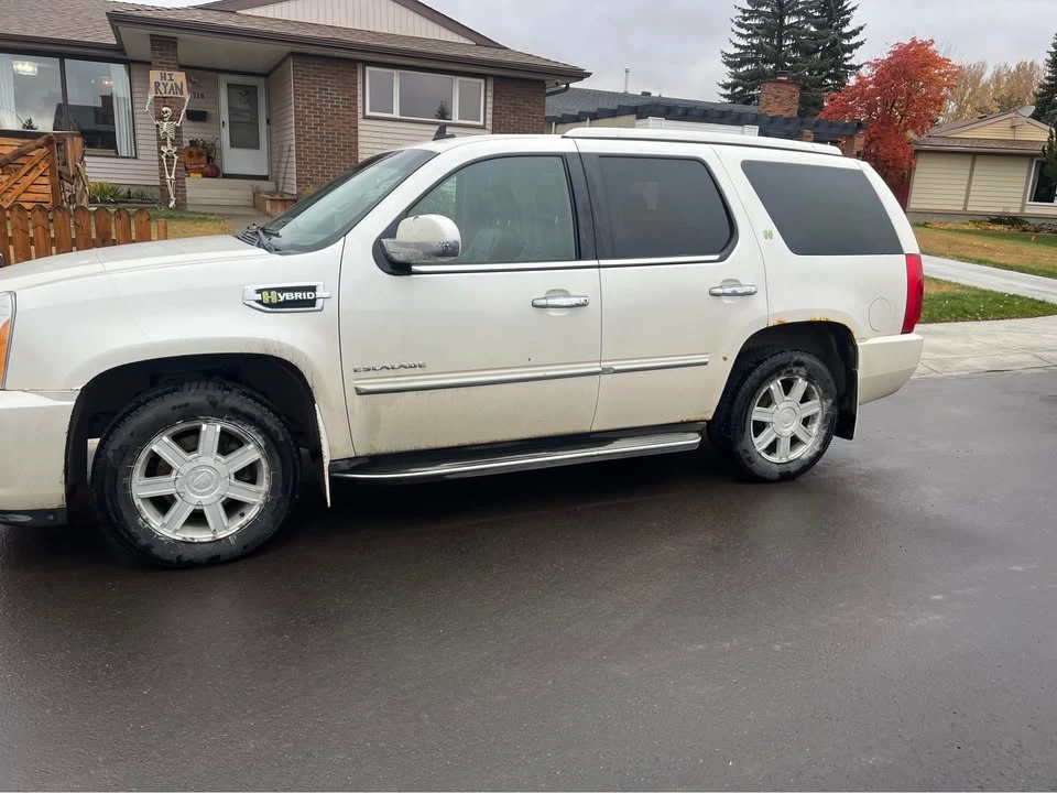 2010 Cadillac Escalade & EXT 3rd Gen - Image 3 of 8