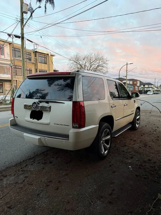 2010 Cadillac Escalade & EXT 3rd Gen - Image 3 of 10