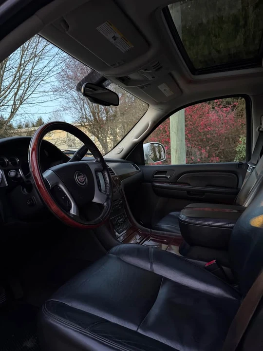 2010 Cadillac Escalade & EXT 3rd Gen - Image 4 of 10