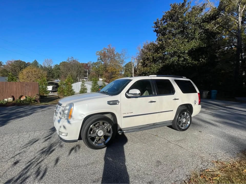 2010 Cadillac Escalade & EXT 3rd Gen - Image 2 of 16