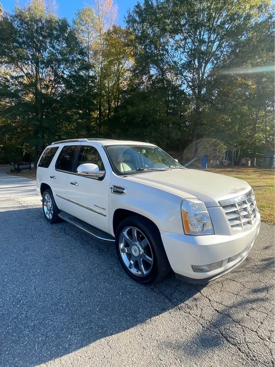 2010 Cadillac Escalade & EXT 3rd Gen - Image 3 of 16
