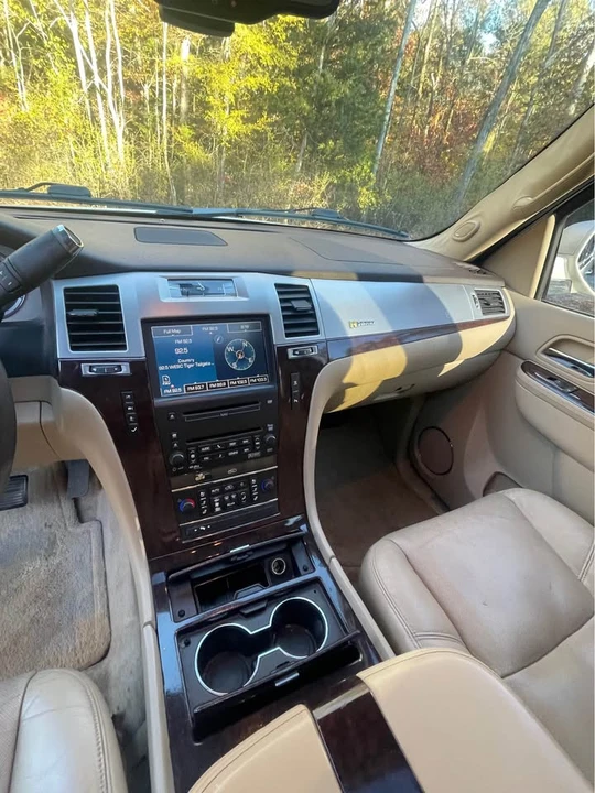 2010 Cadillac Escalade & EXT 3rd Gen - Image 8 of 16
