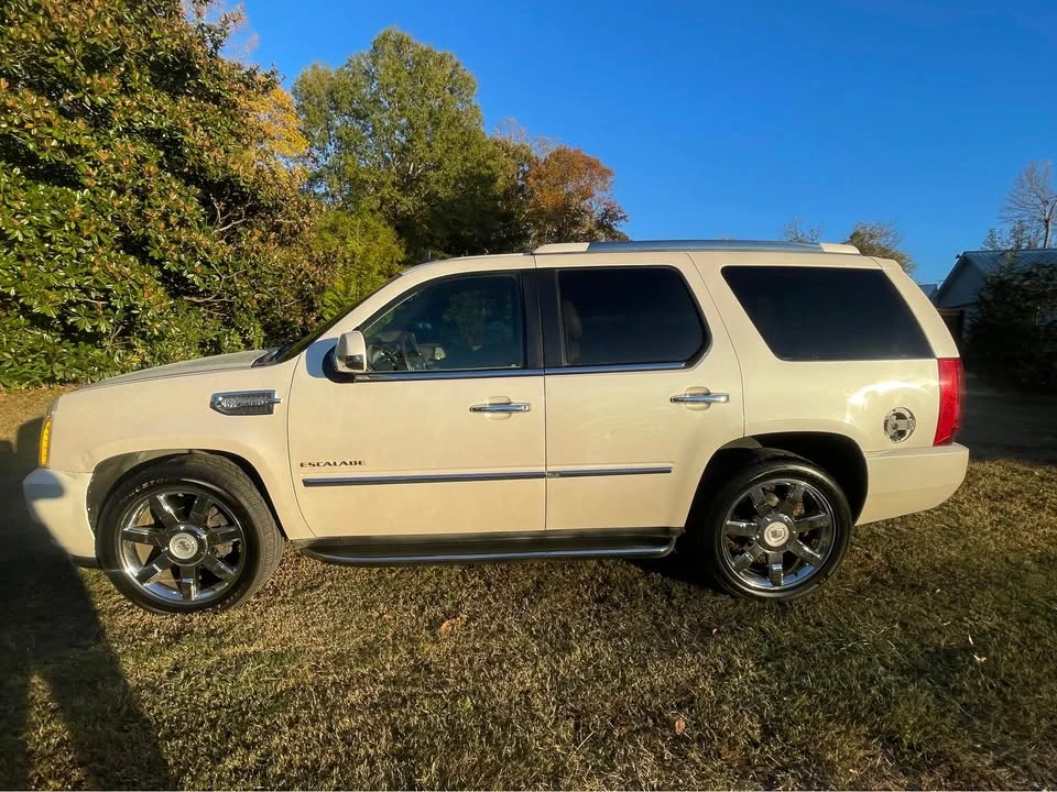 2010 Cadillac Escalade & EXT 3rd Gen - Image 12 of 16