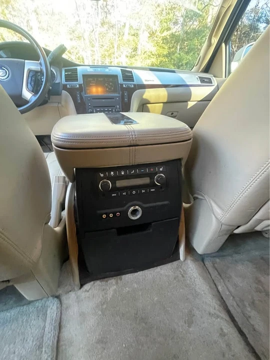 2010 Cadillac Escalade & EXT 3rd Gen - Image 10 of 16