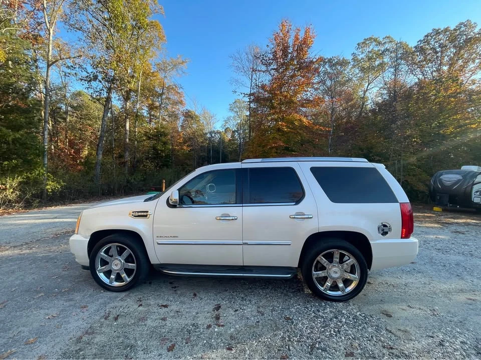 2010 Cadillac Escalade & EXT 3rd Gen - Image 5 of 16