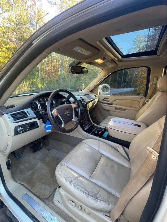 2010 Cadillac Escalade & EXT 3rd Gen - Image 6 of 16