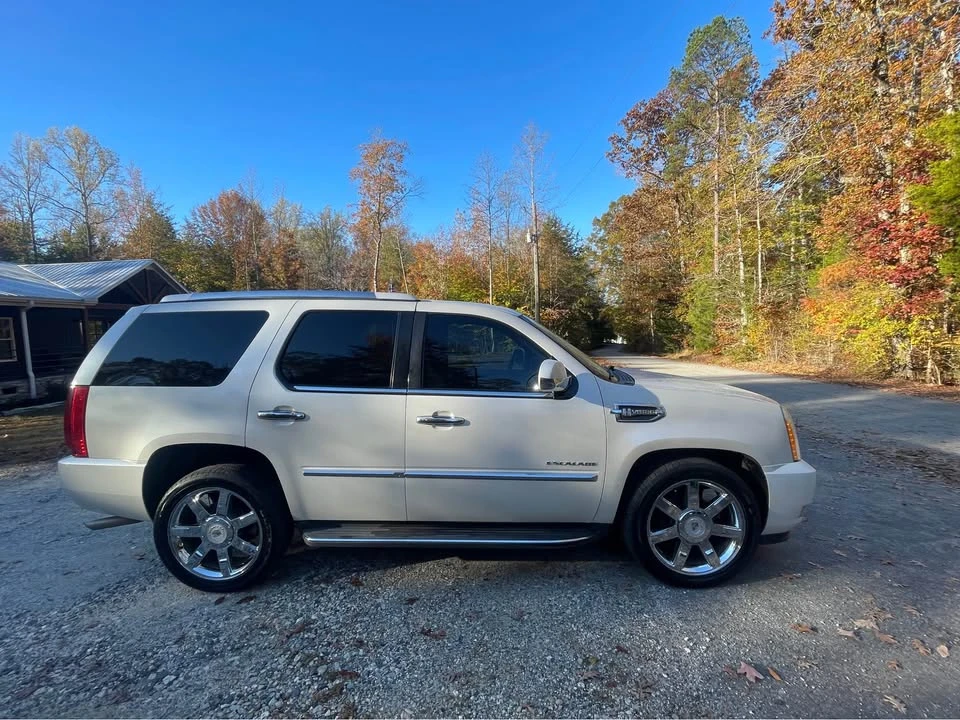 2010 Cadillac Escalade & EXT 3rd Gen - Image 16 of 16