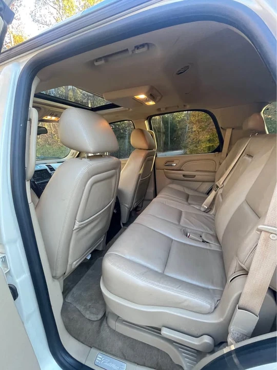 2010 Cadillac Escalade & EXT 3rd Gen - Image 9 of 16