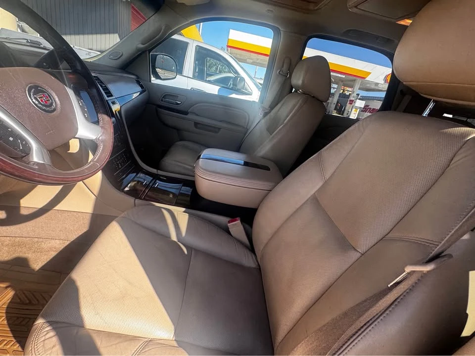 2010 Cadillac Escalade & EXT 3rd Gen - Image 10 of 14