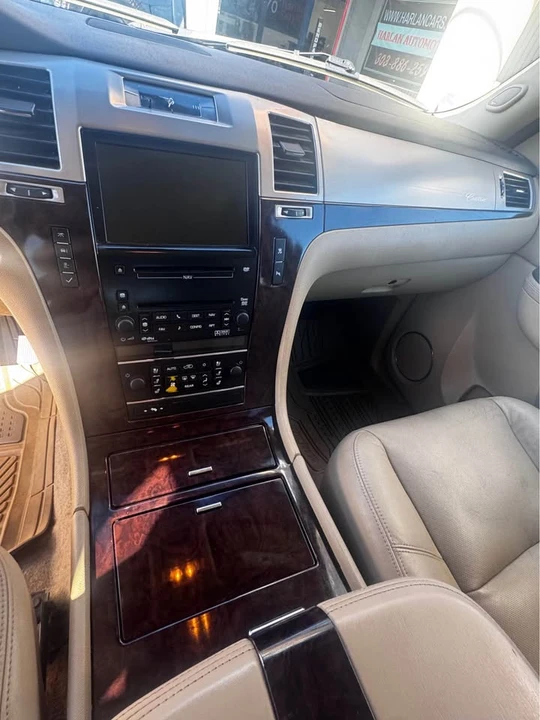 2010 Cadillac Escalade & EXT 3rd Gen - Image 9 of 14