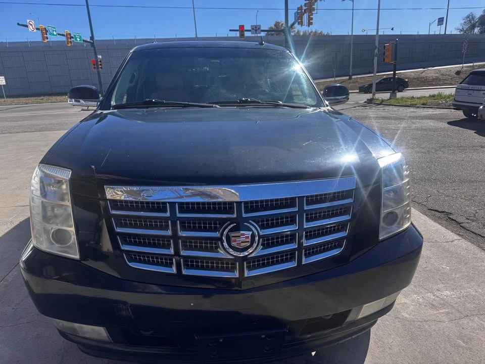 2010 Cadillac Escalade & EXT 3rd Gen - Image 2 of 14