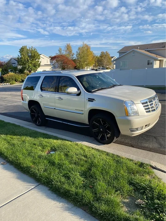 2010 Cadillac Escalade & EXT 3rd Gen - Image 2 of 6