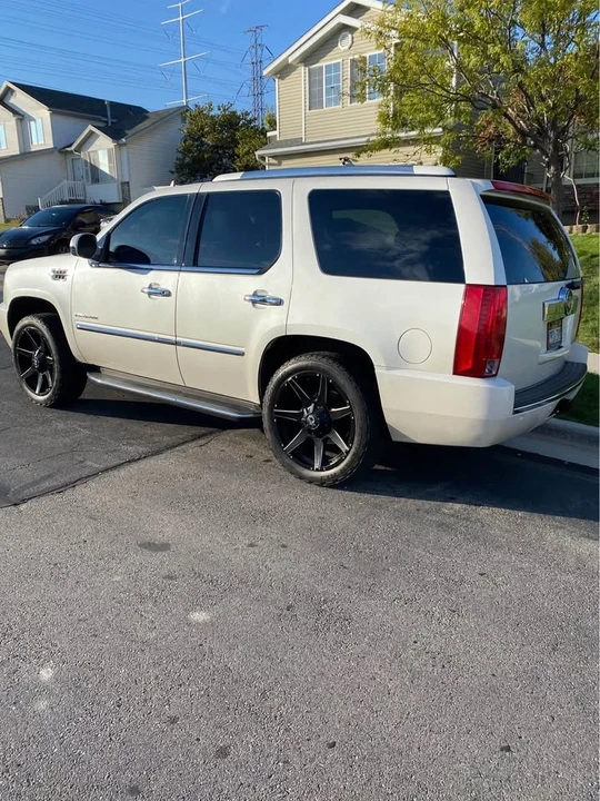 2010 Cadillac Escalade & EXT 3rd Gen - Image 3 of 6