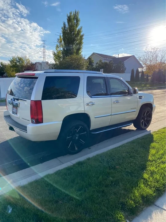2010 Cadillac Escalade & EXT 3rd Gen - Image 4 of 6