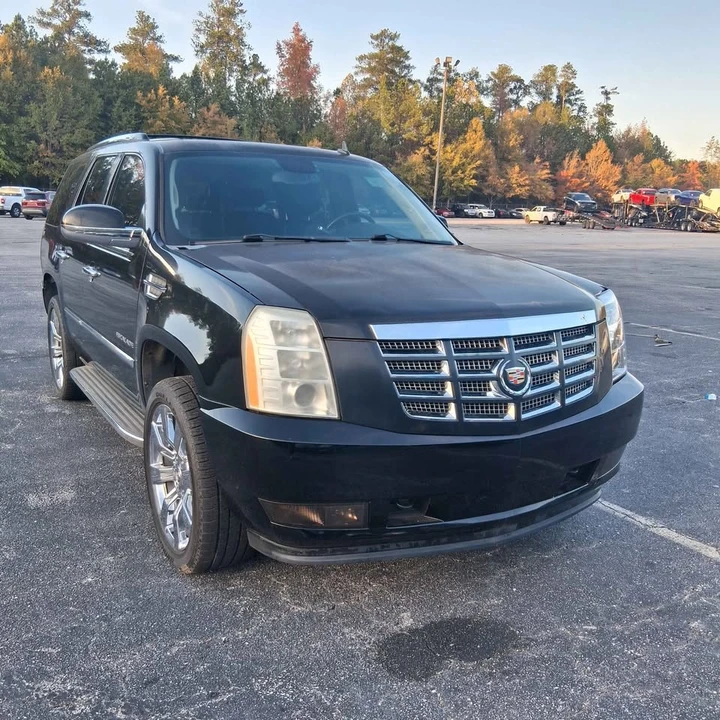 2010 Cadillac Escalade & EXT 3rd Gen - Image 2 of 9