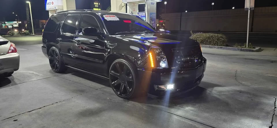 2010 Cadillac Escalade & EXT 3rd Gen - Image 3 of 11