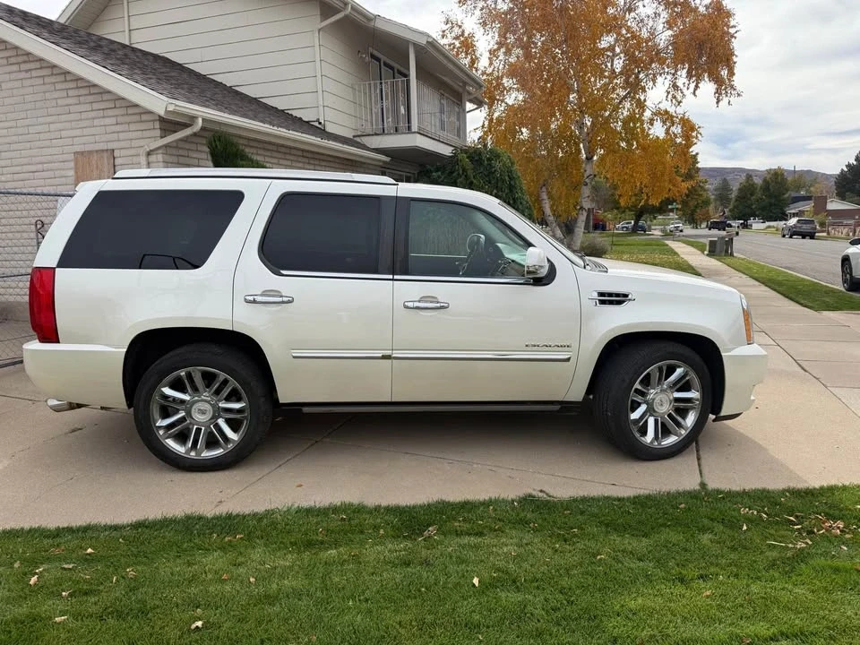 2010 Cadillac Escalade & EXT 3rd Gen - Image 2 of 11