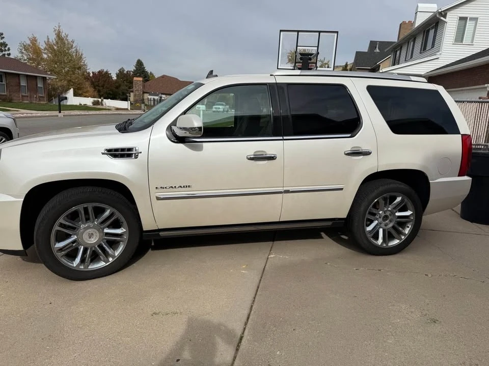2010 Cadillac Escalade & EXT 3rd Gen - Image 3 of 11