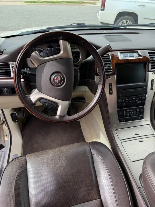 2010 Cadillac Escalade & EXT 3rd Gen - Image 7 of 11
