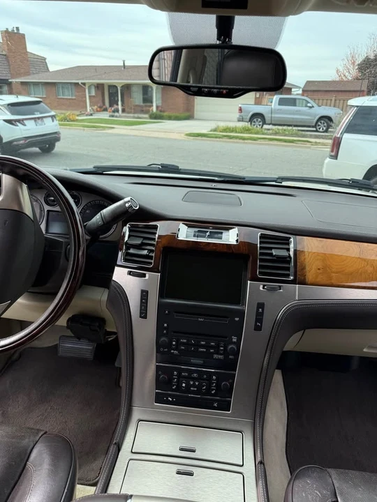 2010 Cadillac Escalade & EXT 3rd Gen - Image 10 of 11