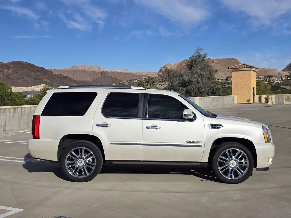 2010 Cadillac Escalade & EXT 3rd Gen - Image 4 of 20
