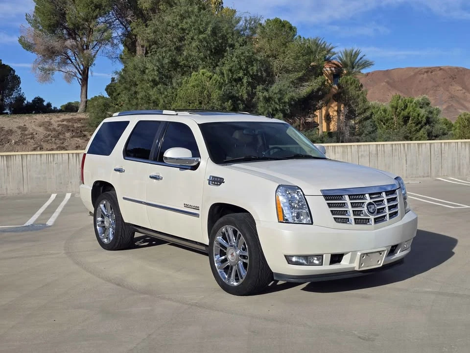 2010 Cadillac Escalade & EXT 3rd Gen - Image 3 of 20