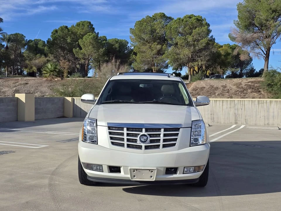 2010 Cadillac Escalade & EXT 3rd Gen - Image 2 of 20