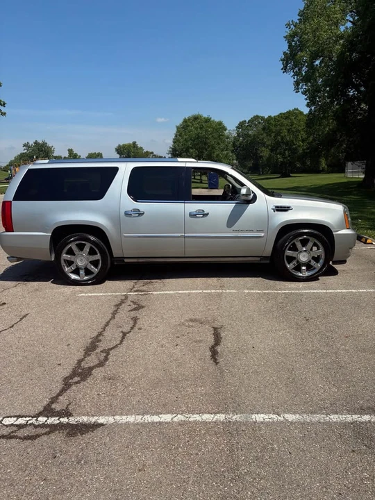2010 Cadillac Escalade & EXT 3rd Gen - Image 3 of 11