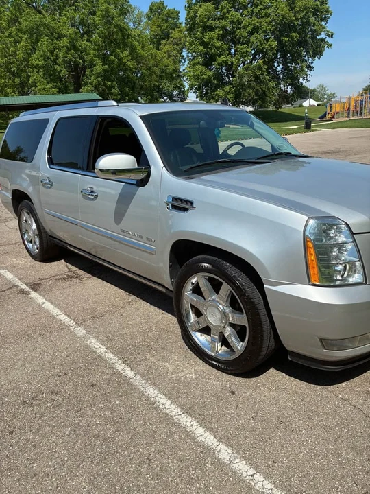 2010 Cadillac Escalade & EXT 3rd Gen - Image 5 of 11