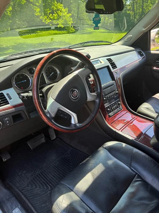 2010 Cadillac Escalade & EXT 3rd Gen - Image 10 of 11